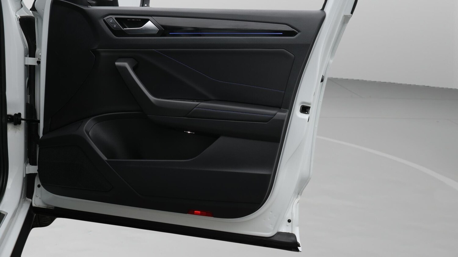 Used Volkswagen T-Roc 2023 for sale - 76247663: Photo 16