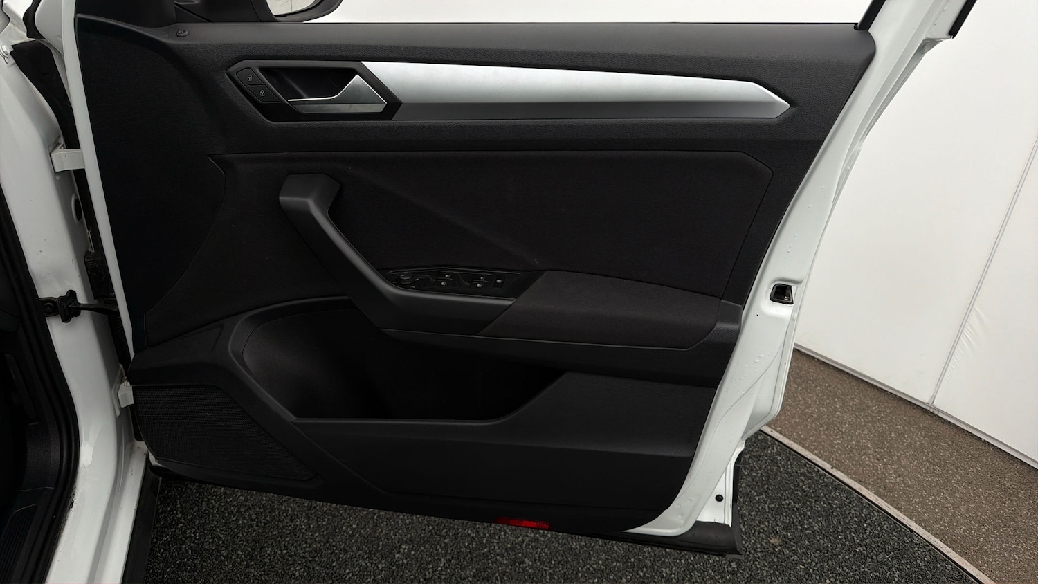 Used Volkswagen T-Roc 2023 for sale - 78196674: Photo 14