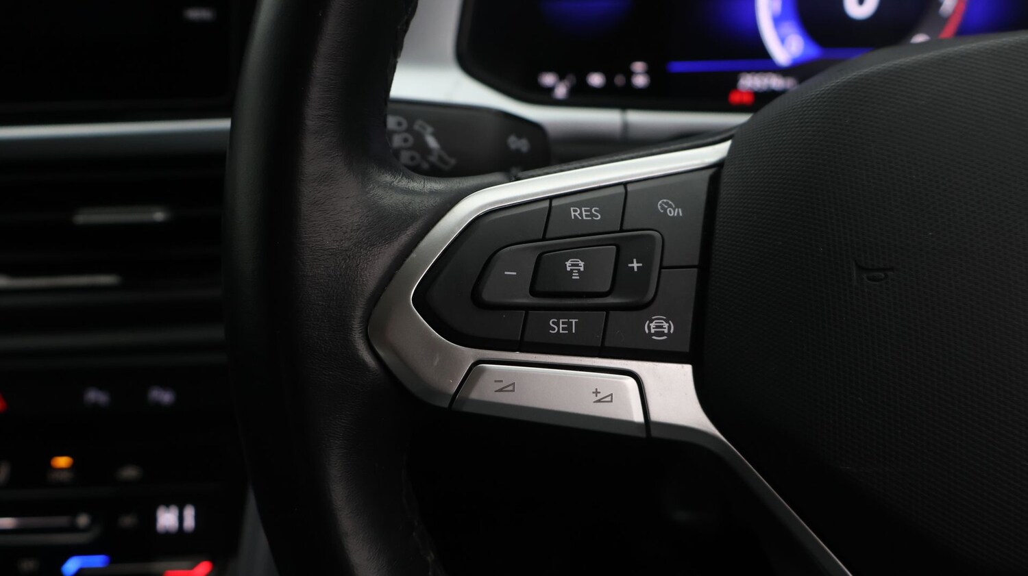 Used Volkswagen T-Roc 2022 for sale - 77210947: Photo 25