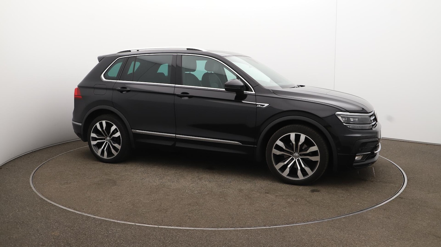 Used Volkswagen Tiguan 2020 for sale - 76153167: Photo 49