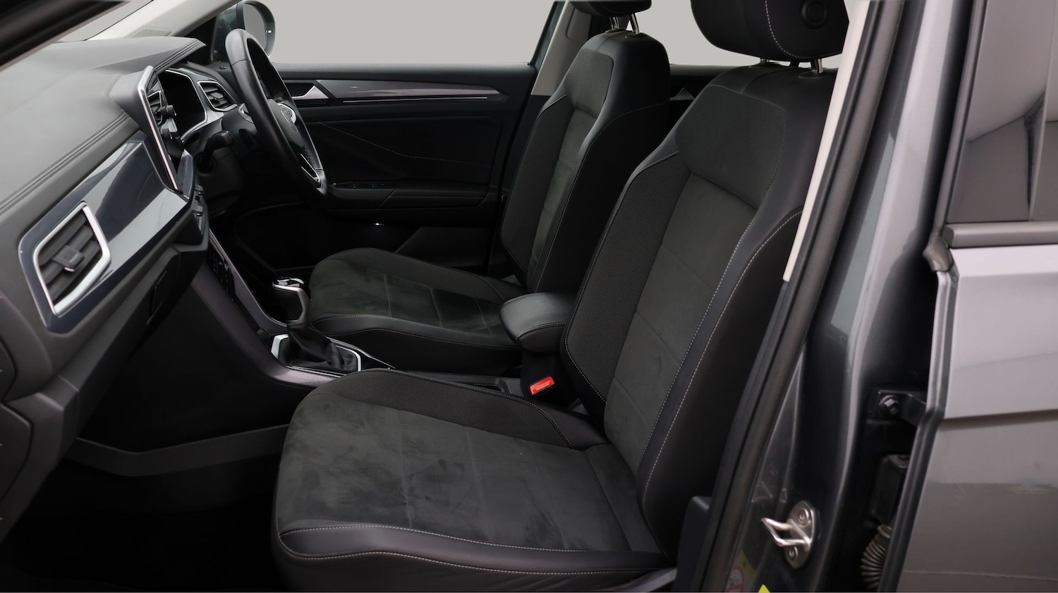 Used Volkswagen T-Roc 2023 for sale - 77635410: Photo 14