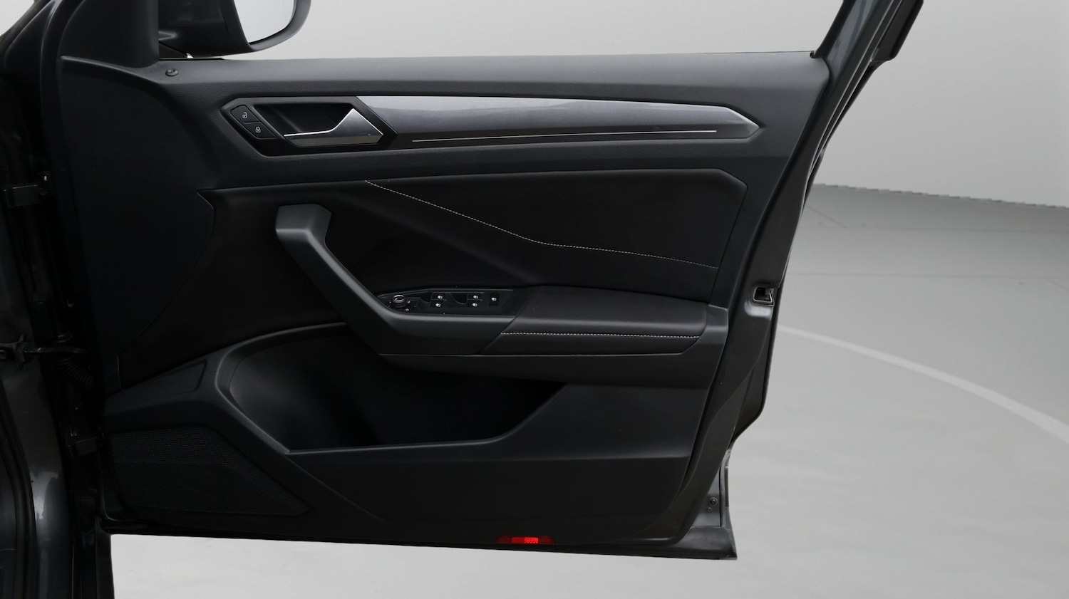 Used Volkswagen T-Roc 2023 for sale - 77635410: Photo 15