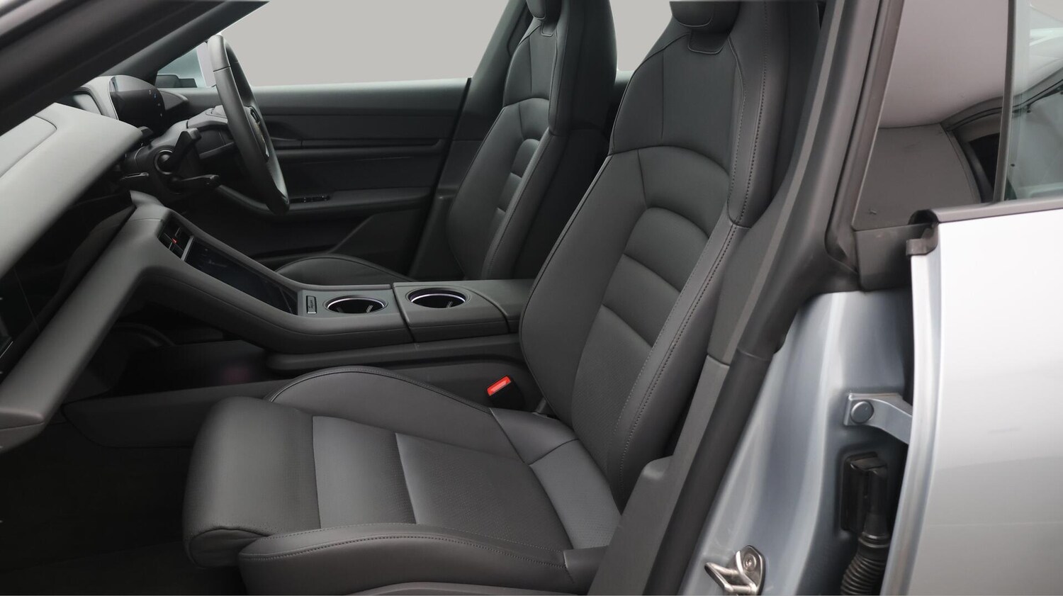 Used Porsche Taycan 2021 for sale - 76656945: Photo 15