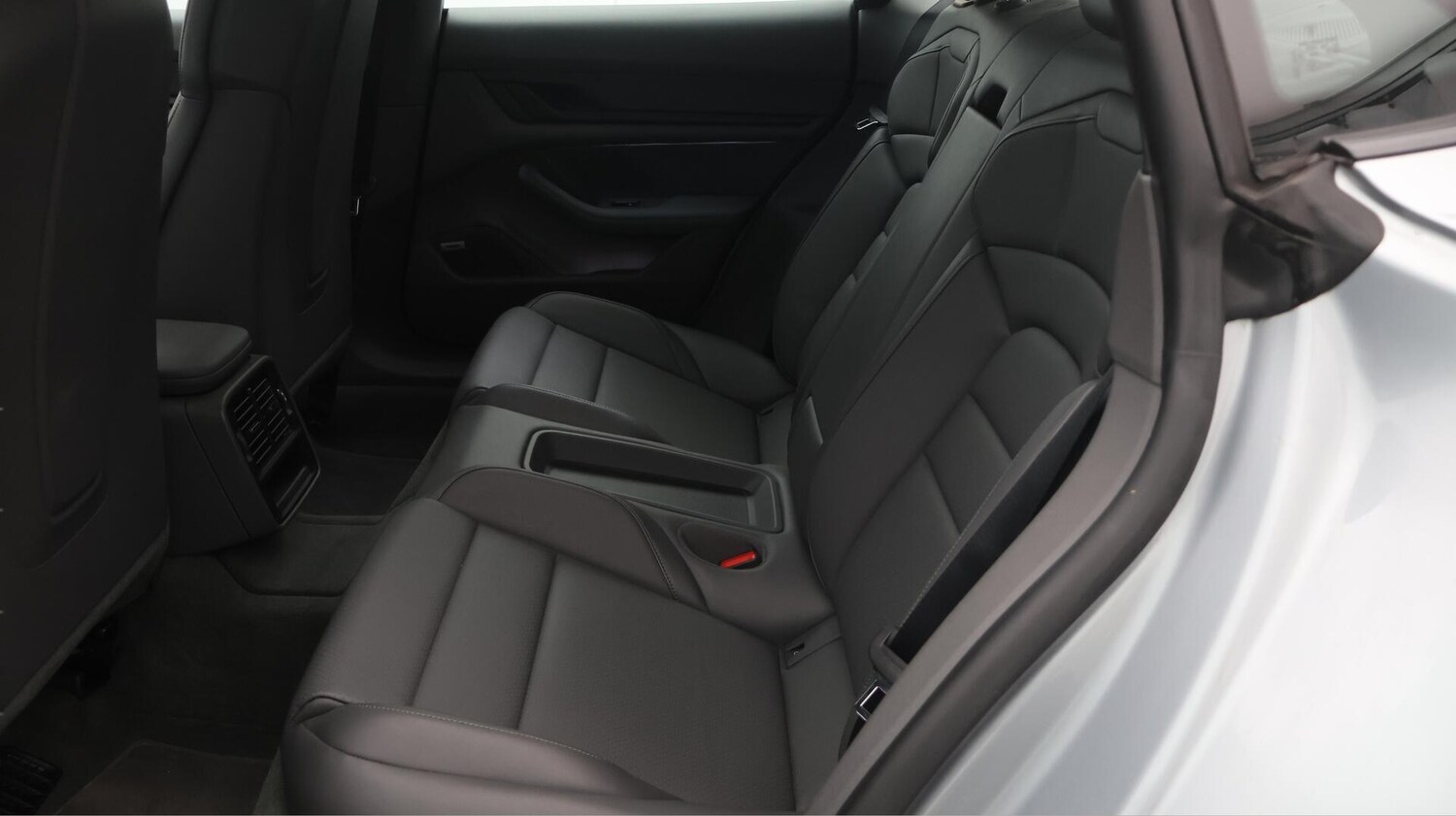 Used Porsche Taycan 2021 for sale - 76656945: Photo 17