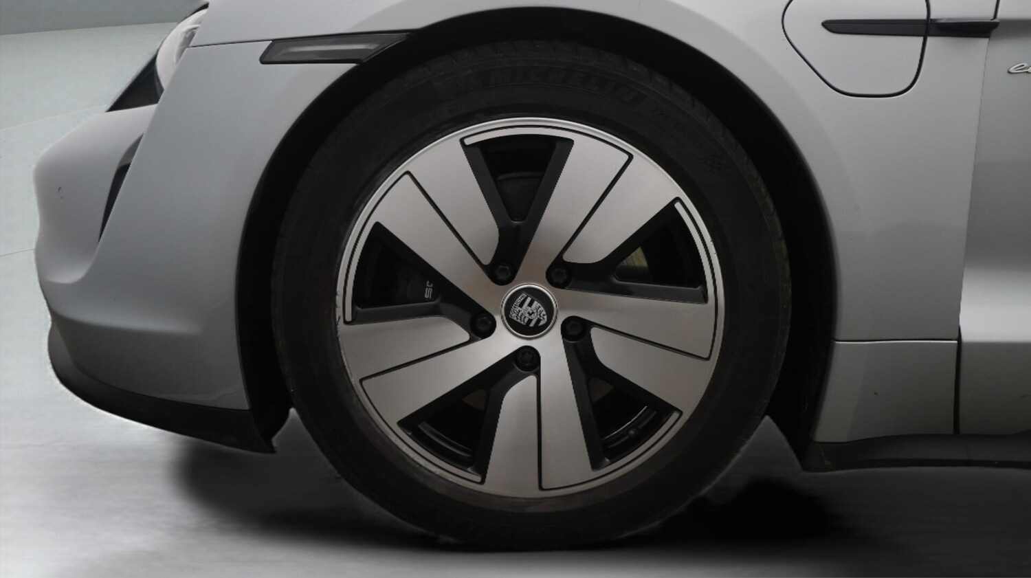 Used Porsche Taycan 2021 for sale - 76656945: Photo 19