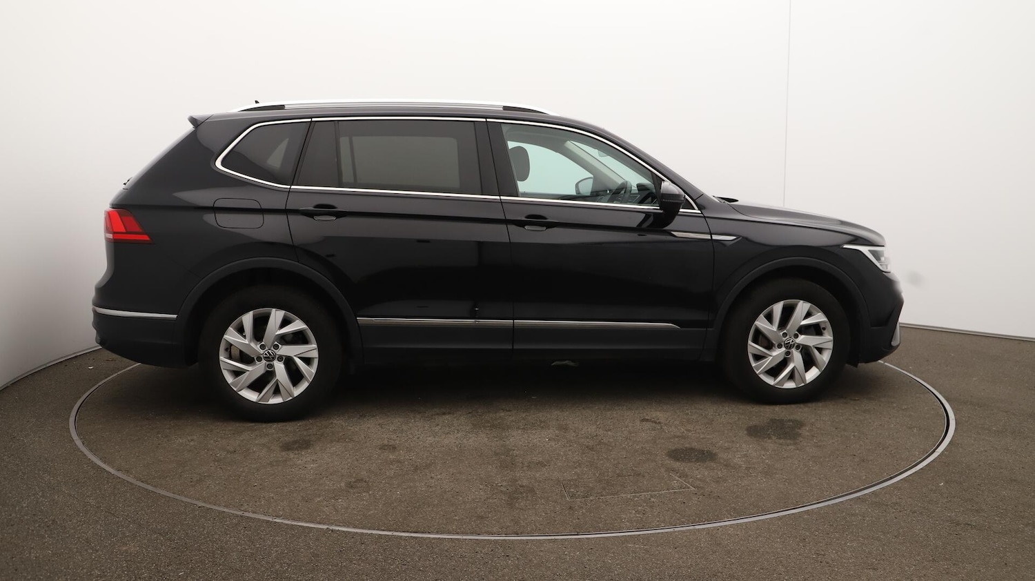 Used Volkswagen Tiguan Allspace 2024 for sale - 76714791: Photo 53