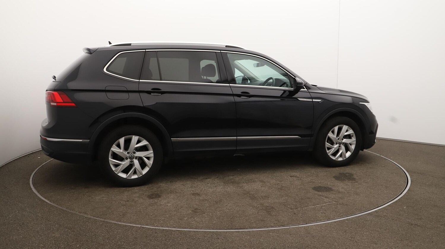 Used Volkswagen Tiguan Allspace 2024 for sale - 76714791: Photo 54
