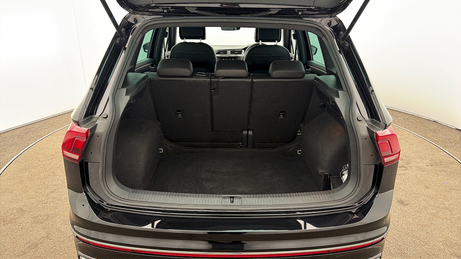 Used Volkswagen Tiguan 2021 for sale - 77945637: Photo 16