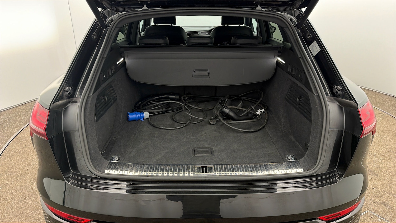 Used Audi Q8 2023 for sale - 78081208: Photo 16