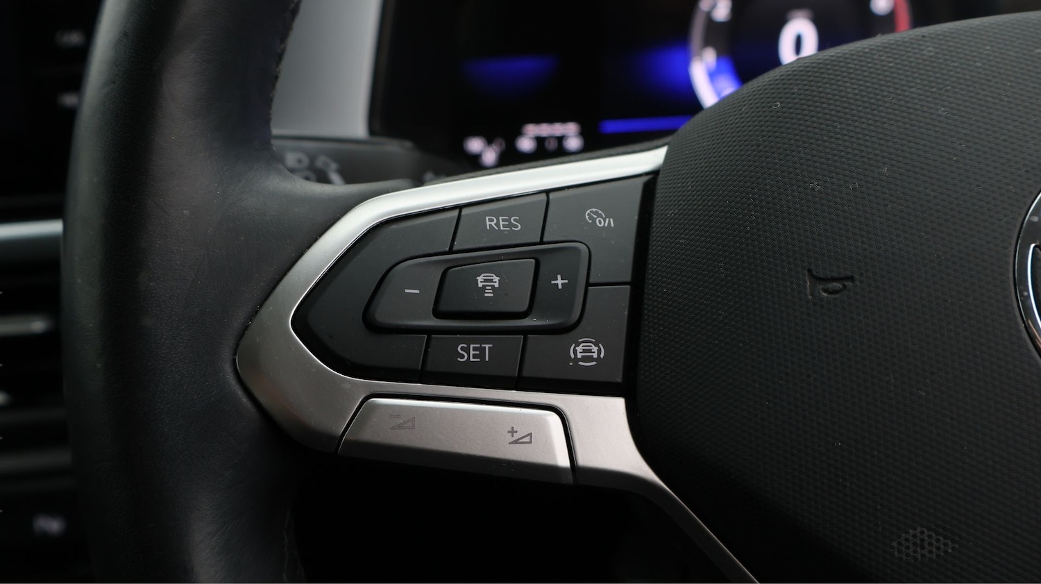 Used Volkswagen T-Roc 2023 for sale - 77520411: Photo 24