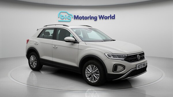 Used Volkswagen T-Roc 2023 for sale - 75990494: Photo 2