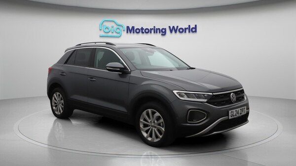 Used Volkswagen T-Roc 2024 for sale - 75720713: Photo 2