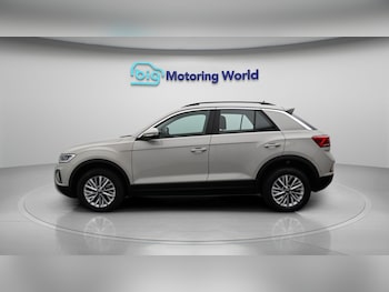 Used Volkswagen T-Roc 2023 for sale - 78433950: Photo