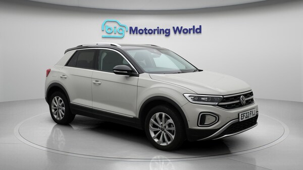 Used Volkswagen T-Roc 2022 for sale - 76283592: Photo 2