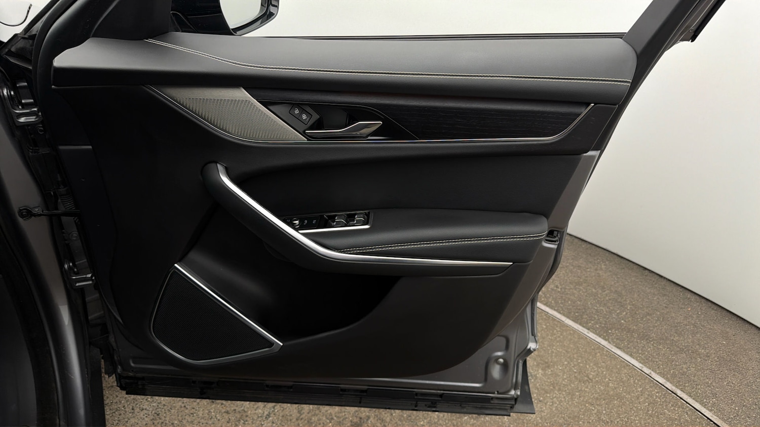 Used Jaguar F-Pace 2023 for sale - 77973852: Photo 14