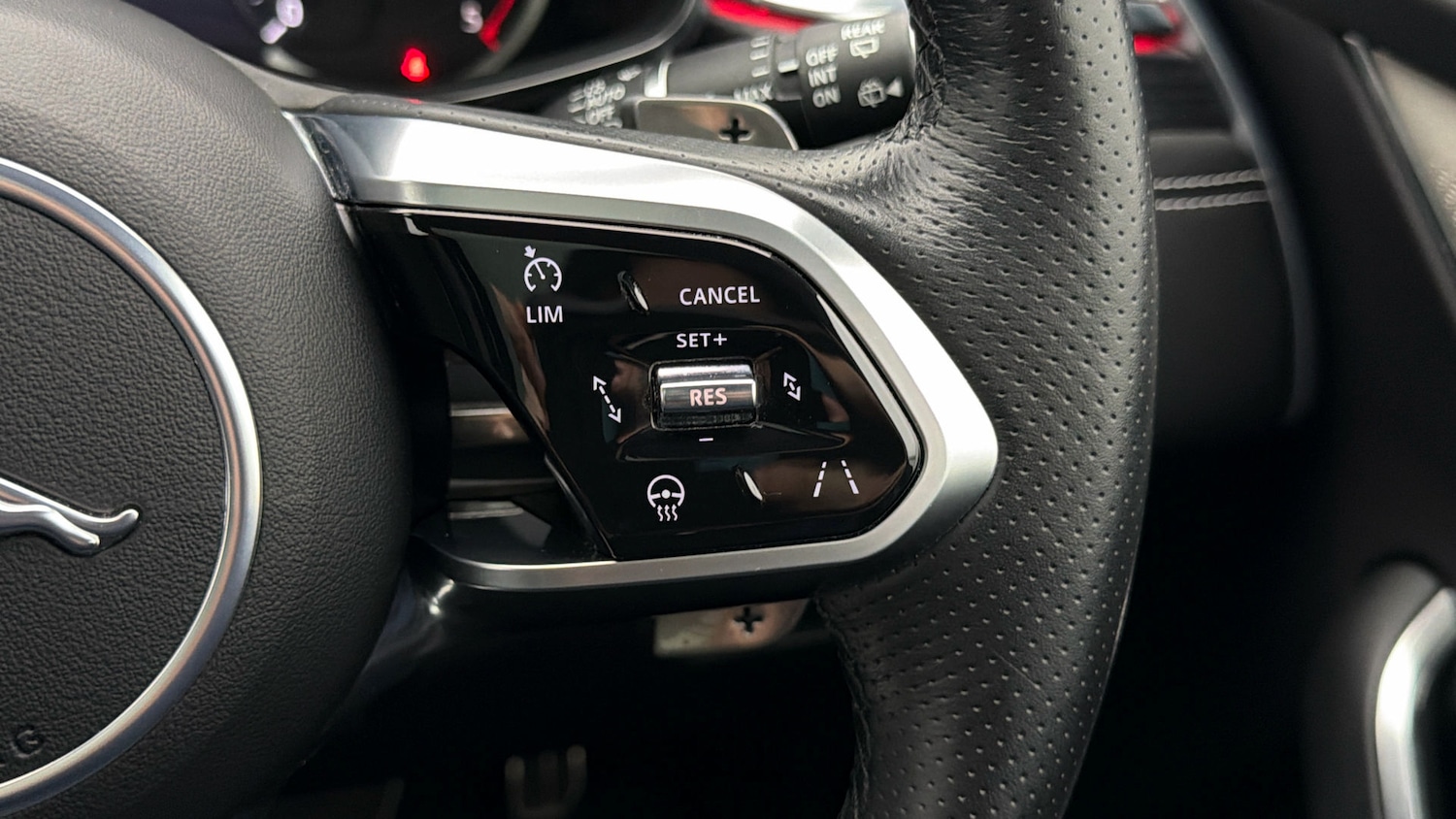 Used Jaguar F-Pace 2023 for sale - 77973852: Photo 23