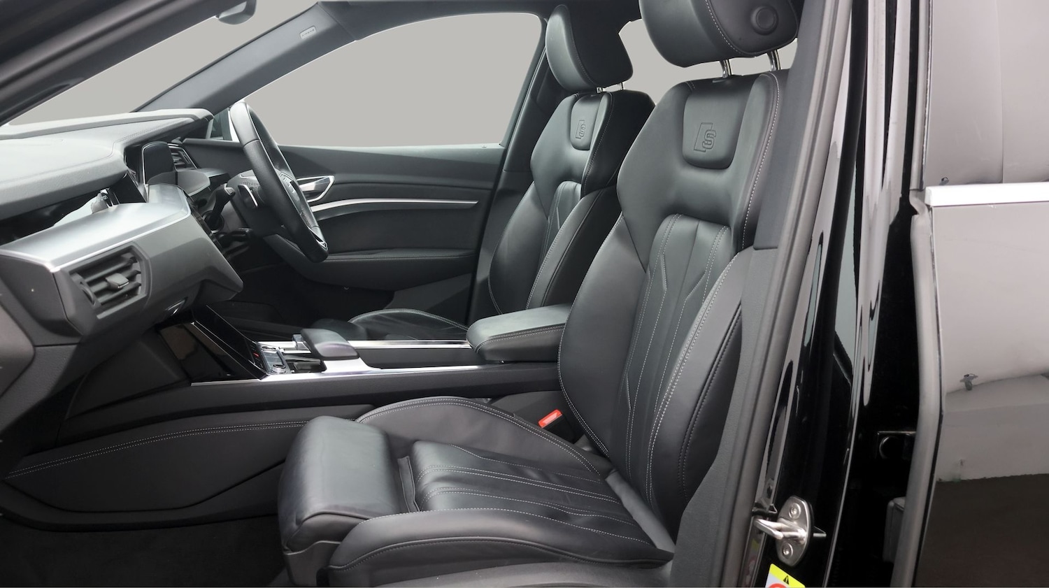 Used Audi e-tron 2023 for sale - 77837161: Photo 14