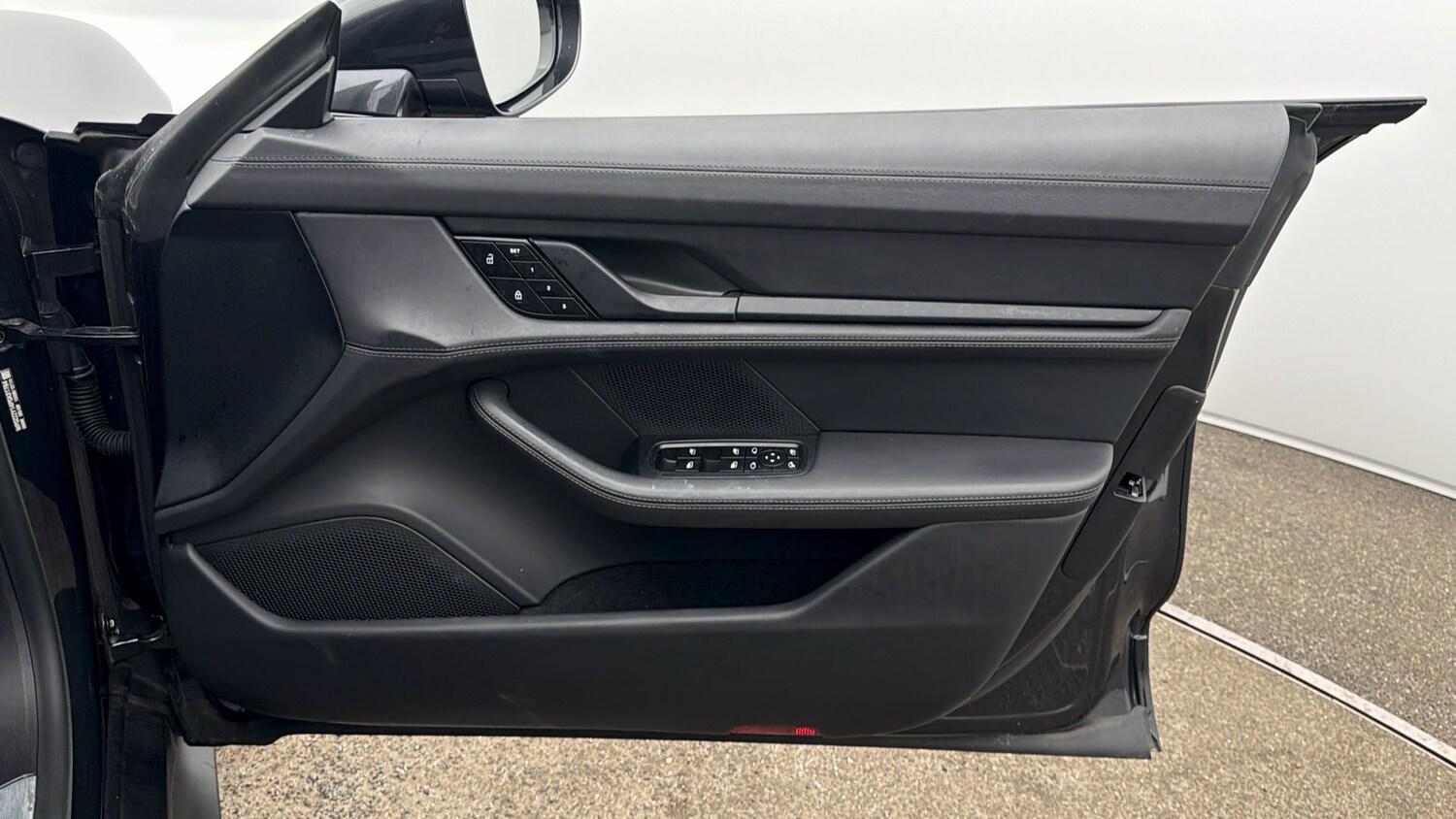 Used Porsche Taycan 2023 for sale - 78089382: Photo 14