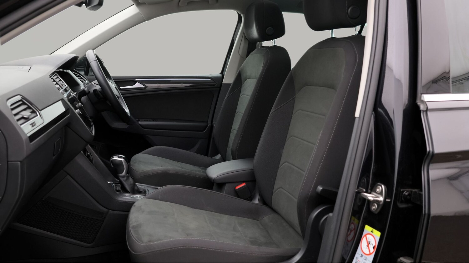 Used Volkswagen Tiguan for sale - 77365503: Photo 14