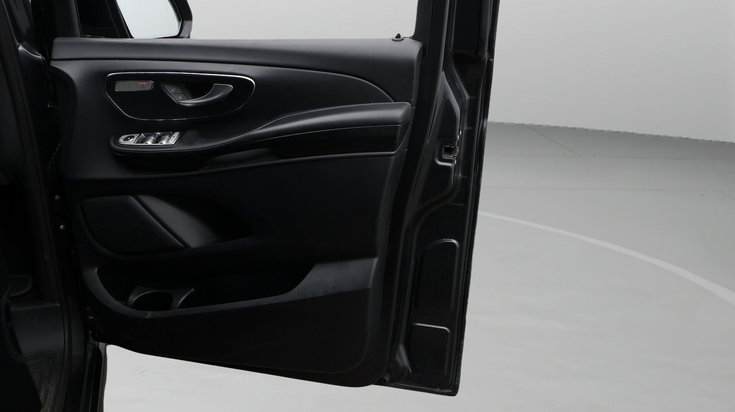 Used Mercedes-Benz V-Class 2023 for sale - 77541262: Photo 15