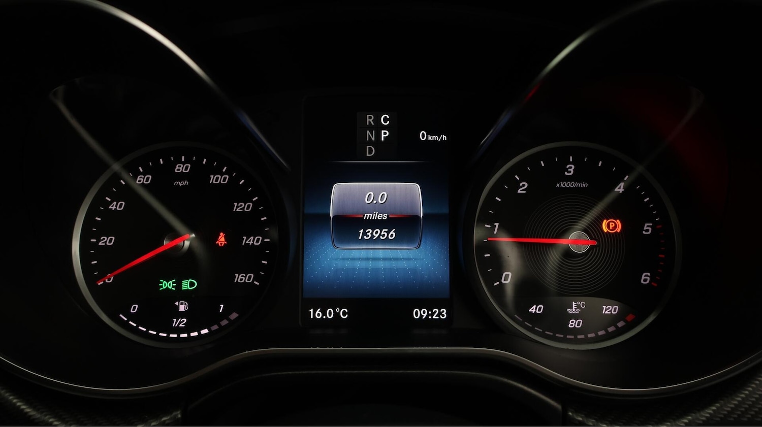 Used Mercedes-Benz V-Class 2023 for sale - 76408928: Photo 11