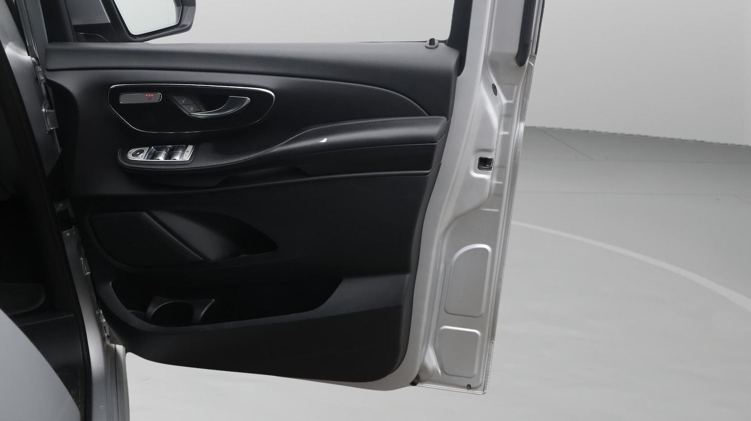 Used Mercedes-Benz V-Class 2023 for sale - 76408928: Photo 16