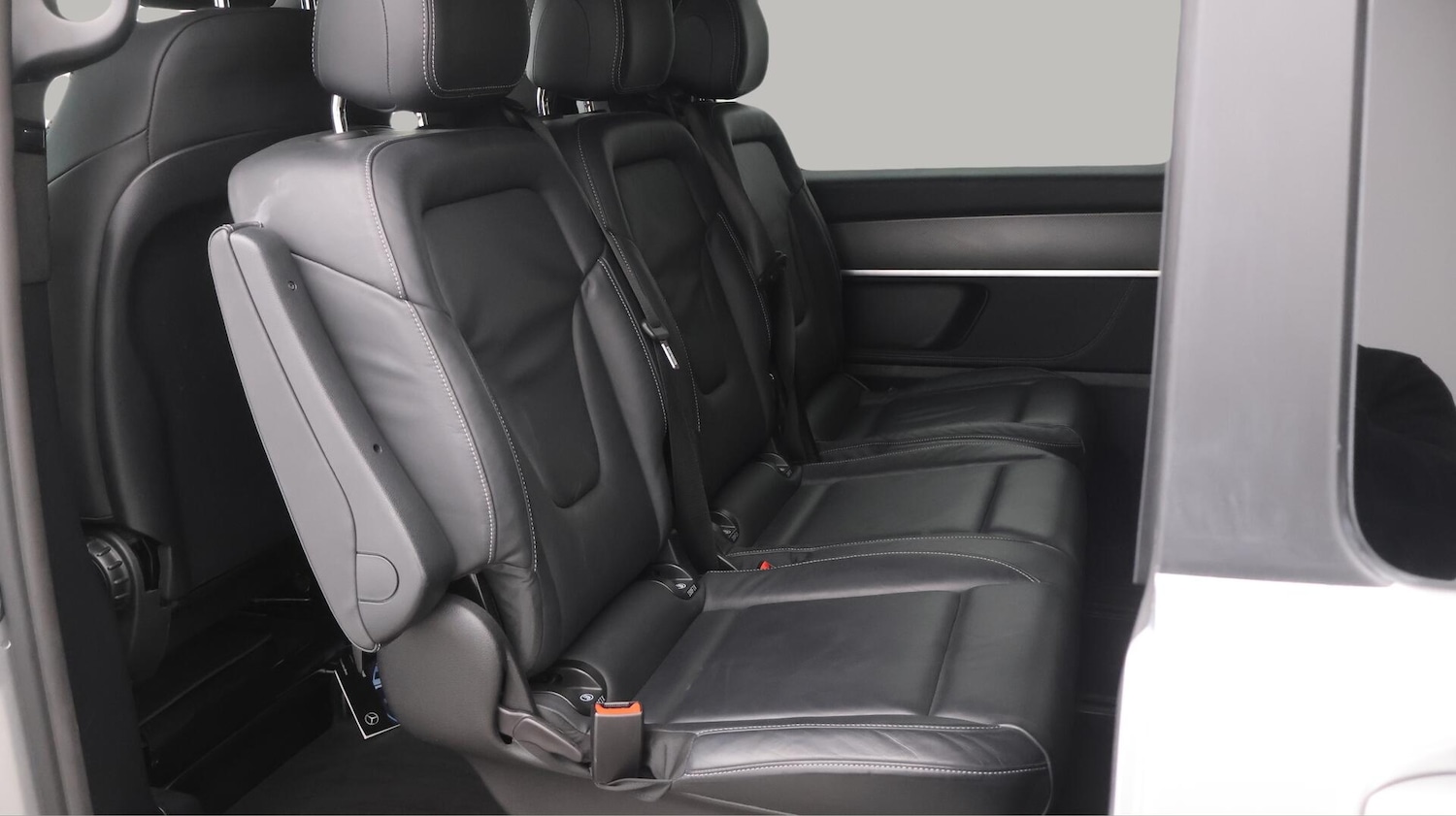 Used Mercedes-Benz V-Class 2023 for sale - 76408928: Photo 17