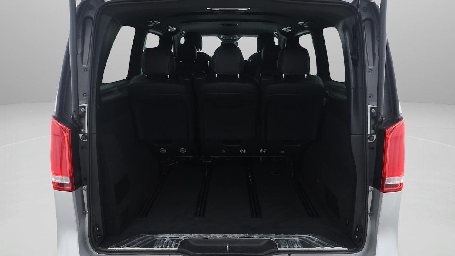 Used Mercedes-Benz V-Class 2023 for sale - 76408928: Photo 18