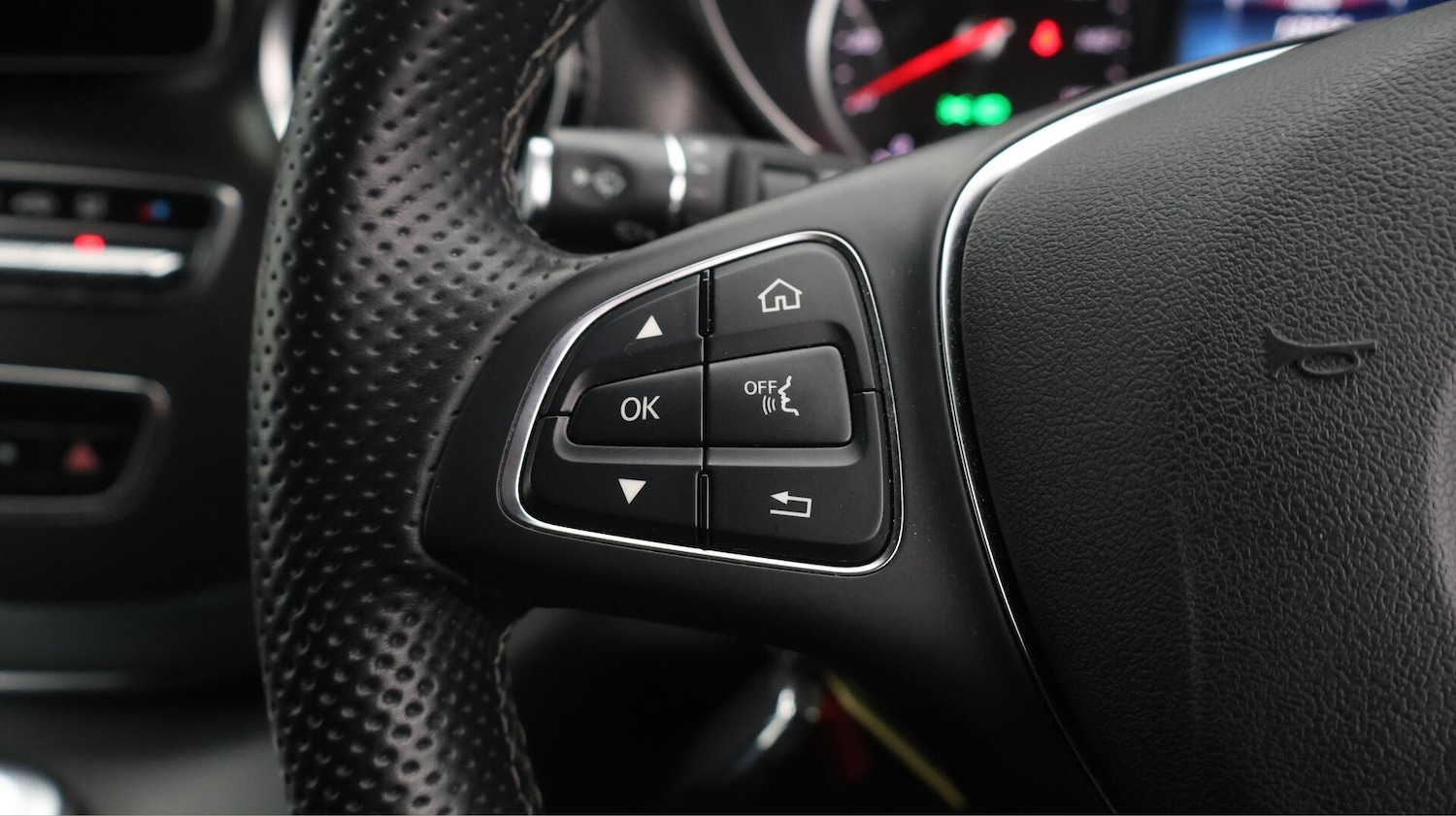 Used Mercedes-Benz V-Class 2023 for sale - 76408928: Photo 27