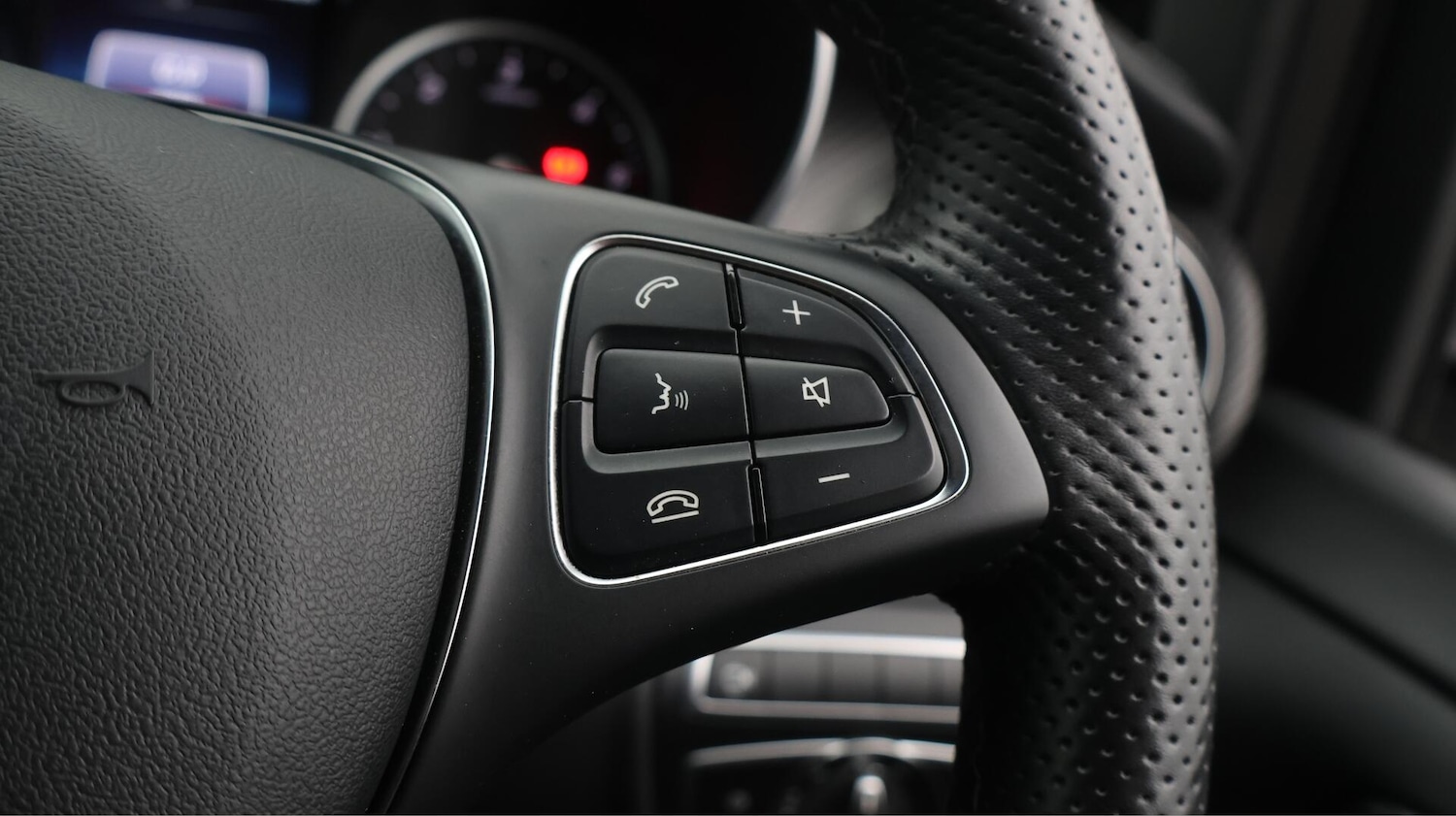 Used Mercedes-Benz V-Class 2023 for sale - 76408928: Photo 28