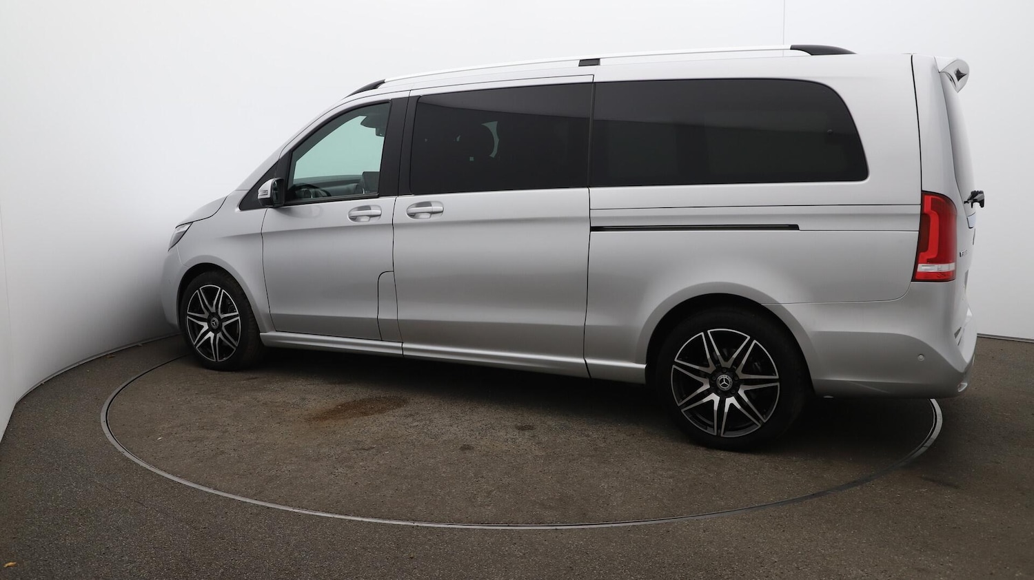 Used Mercedes-Benz V-Class 2023 for sale - 76408928: Photo 50