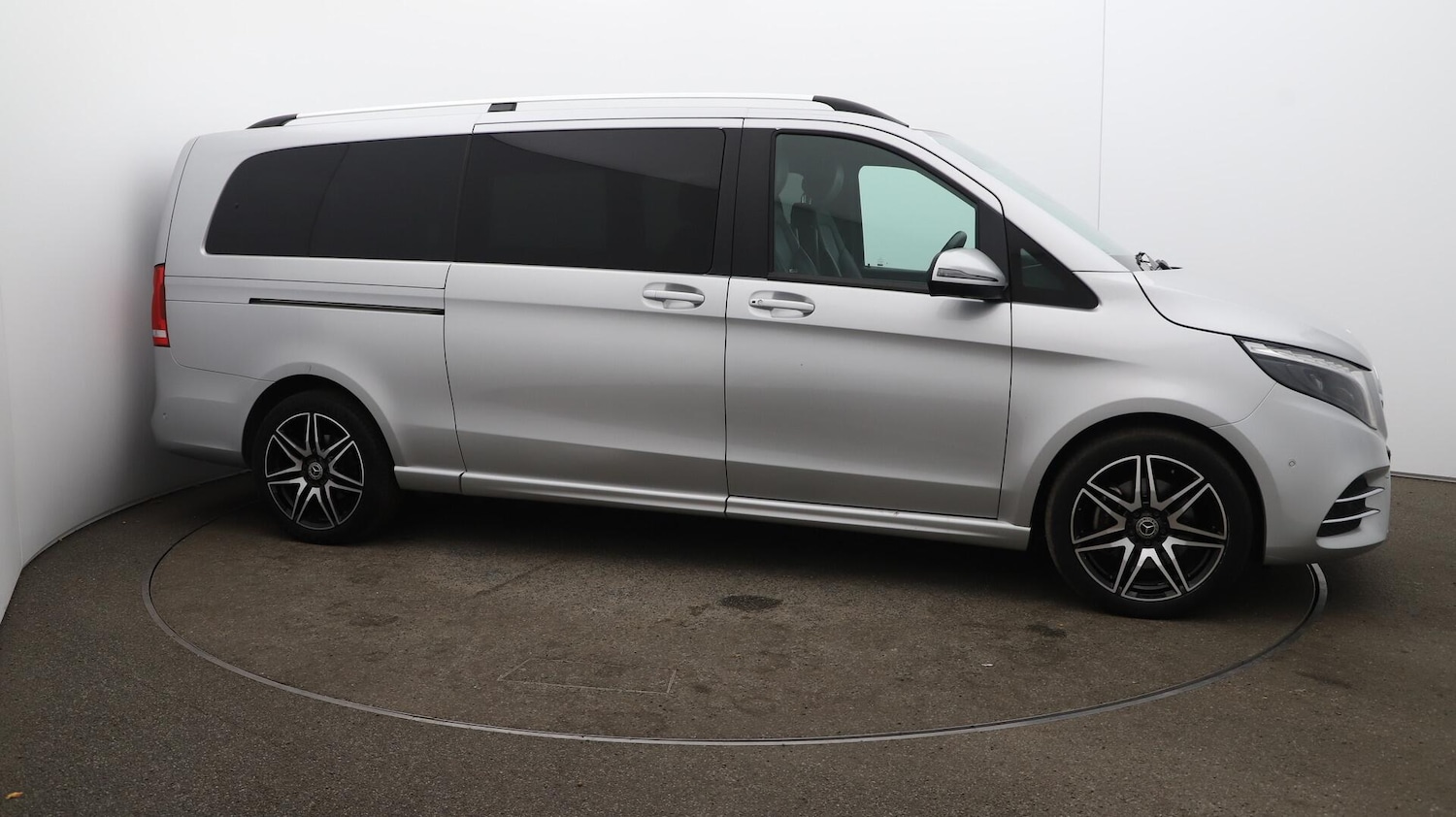 Used Mercedes-Benz V-Class 2023 for sale - 76408928: Photo 51