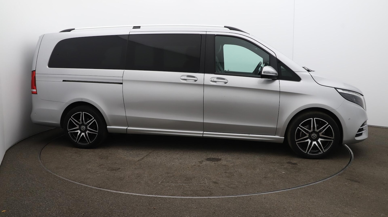 Used Mercedes-Benz V-Class 2023 for sale - 76408928: Photo 52