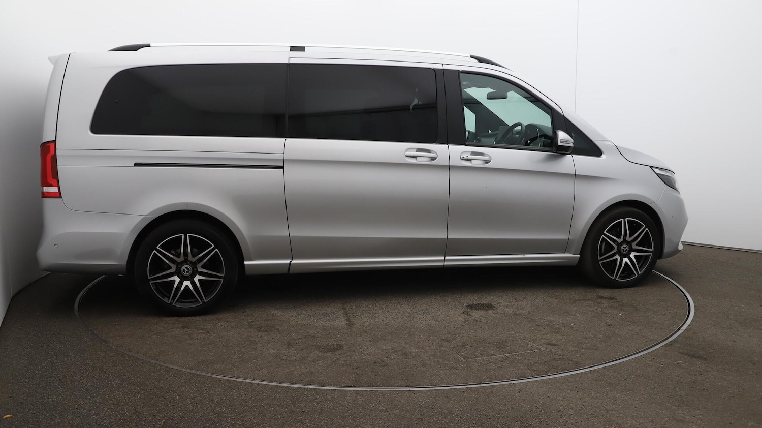 Used Mercedes-Benz V-Class 2023 for sale - 76408928: Photo 54