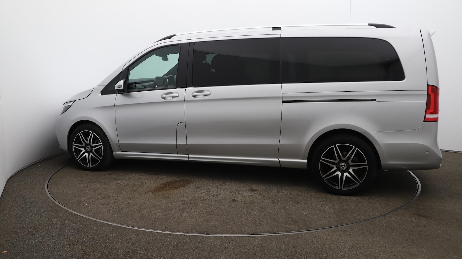 Used Mercedes-Benz V-Class 2023 for sale - 76408928: Photo 61