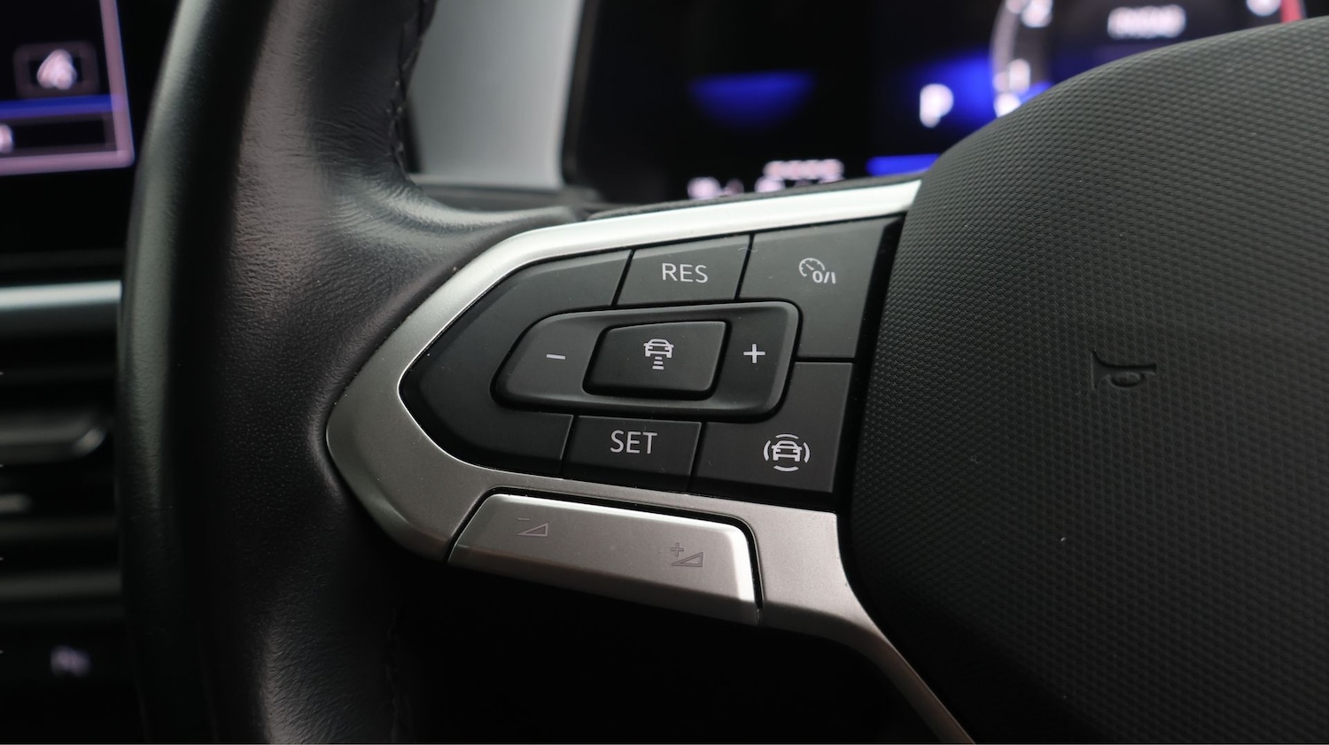 Used Volkswagen T-Roc 2023 for sale - 77260691: Photo 23