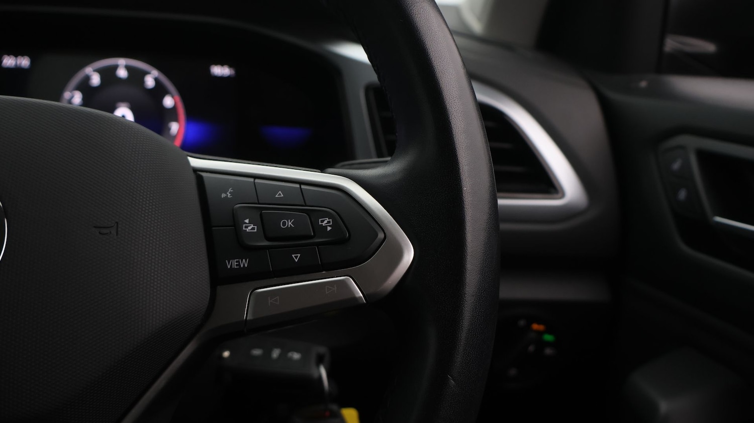 Used Volkswagen T-Roc 2023 for sale - 77283965: Photo 25