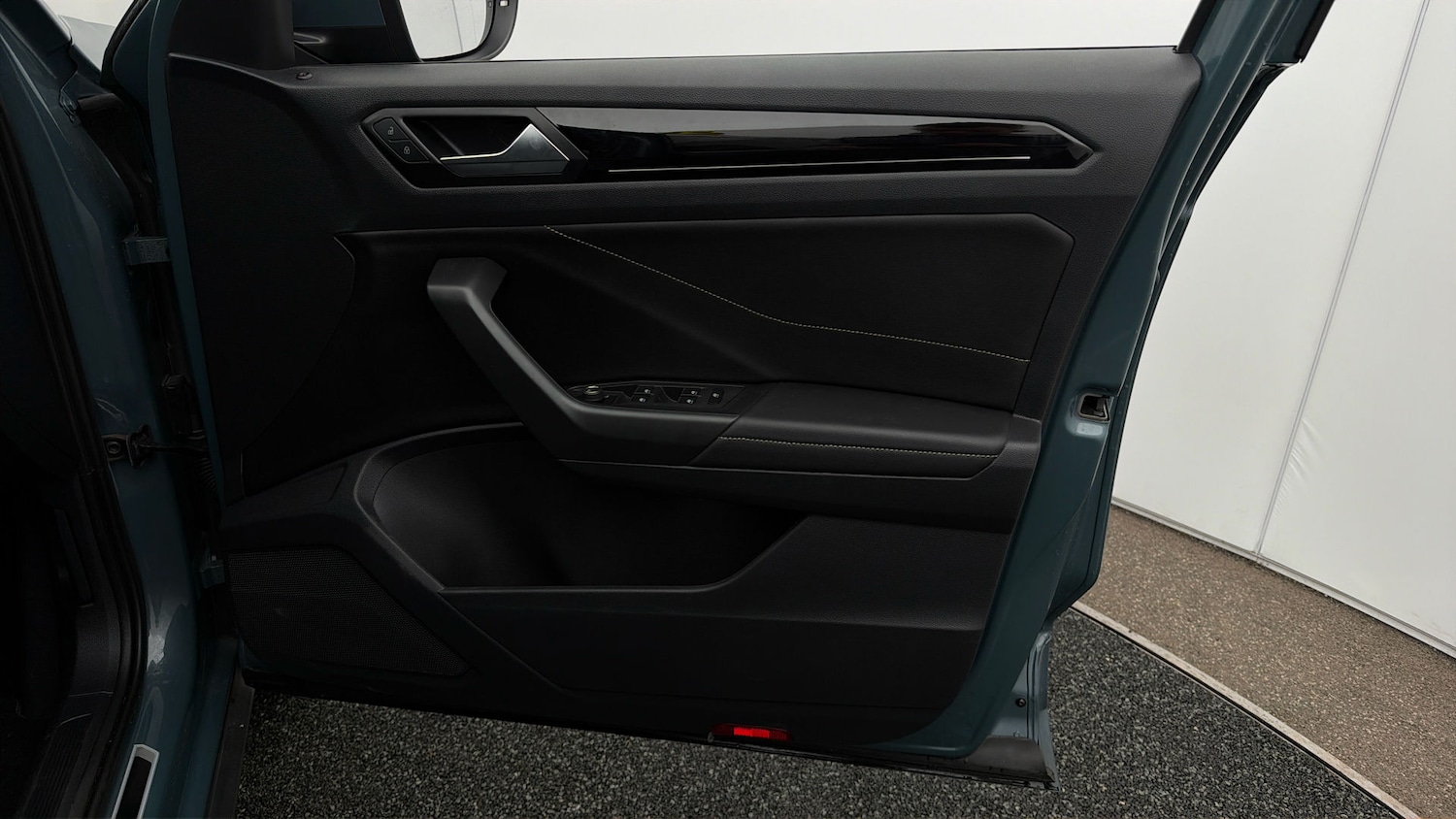 Used Volkswagen T-Roc 2023 for sale - 78196682: Photo 14