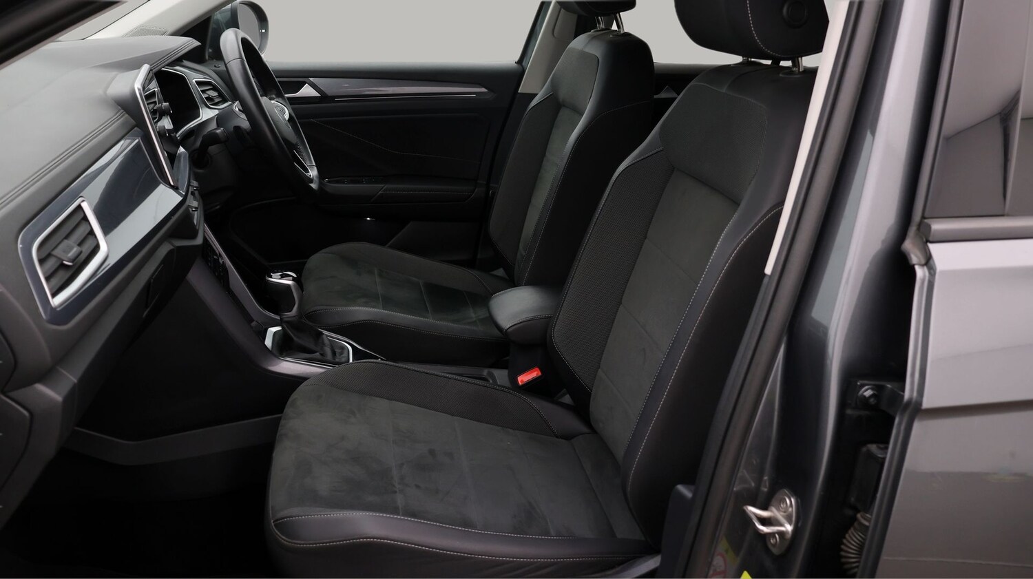 Used Volkswagen T-Roc 2023 for sale - 77746698: Photo 14