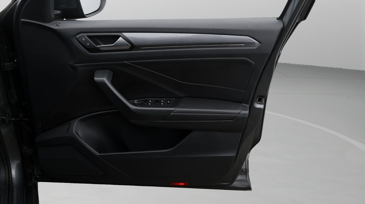 Used Volkswagen T-Roc 2023 for sale - 77746698: Photo 15