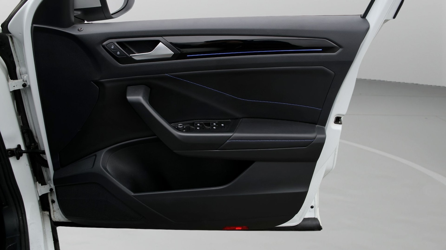 Used Volkswagen T-Roc 2023 for sale - 77272492: Photo 15