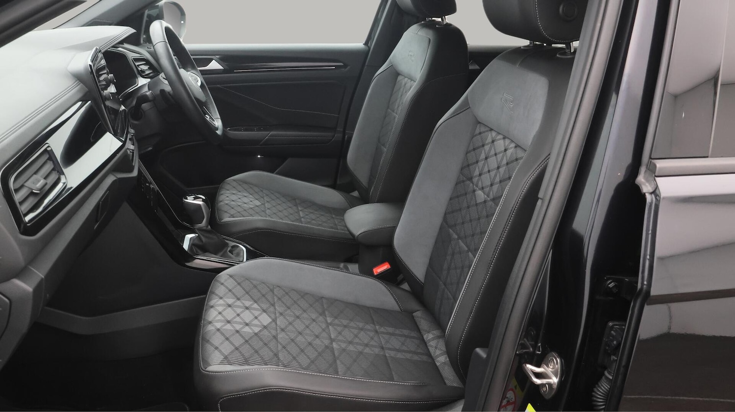 Used Volkswagen T-Roc 2024 for sale - 76550964: Photo 15