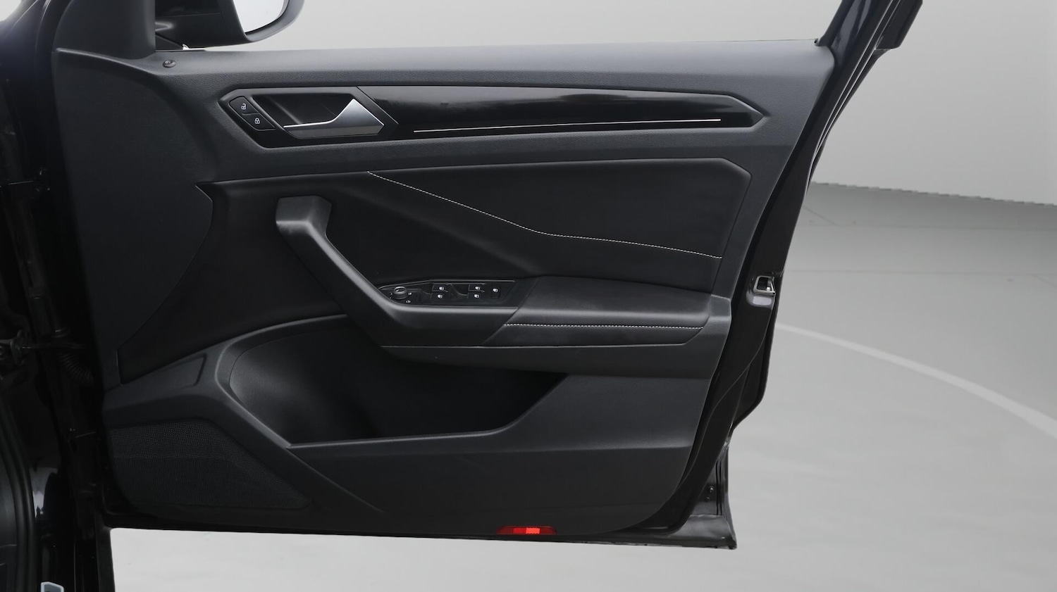 Used Volkswagen T-Roc 2024 for sale - 76550964: Photo 16