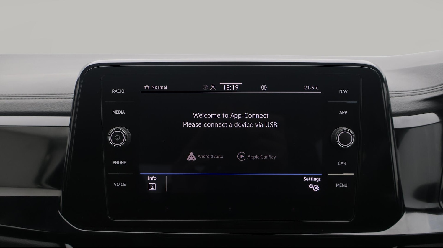 Used Volkswagen T-Roc 2024 for sale - 76550964: Photo 27