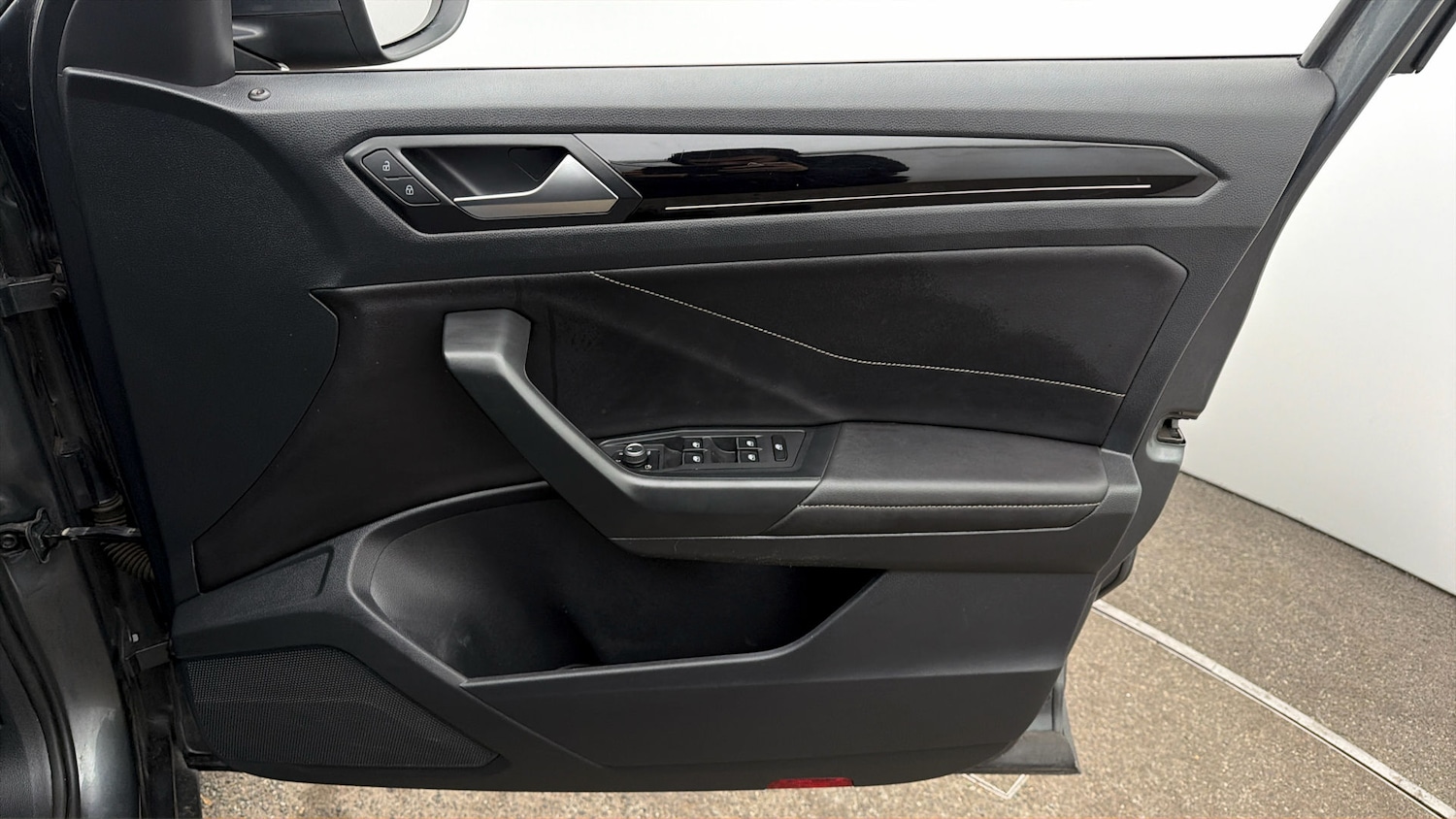 Used Volkswagen T-Roc 2023 for sale - 78000844: Photo 14