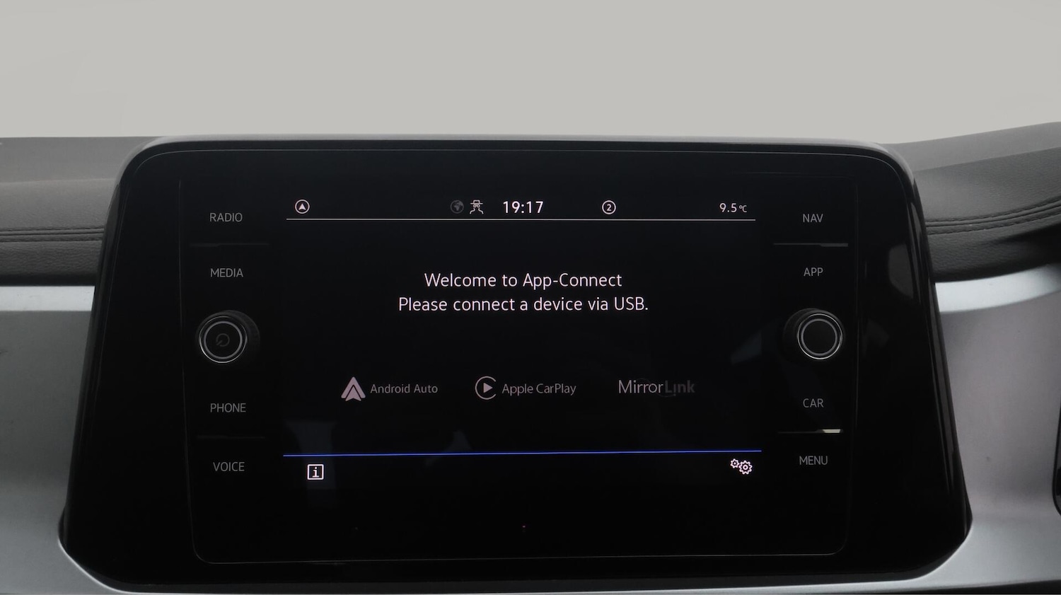 Used Volkswagen T-Roc 2022 for sale - 76688810: Photo 21