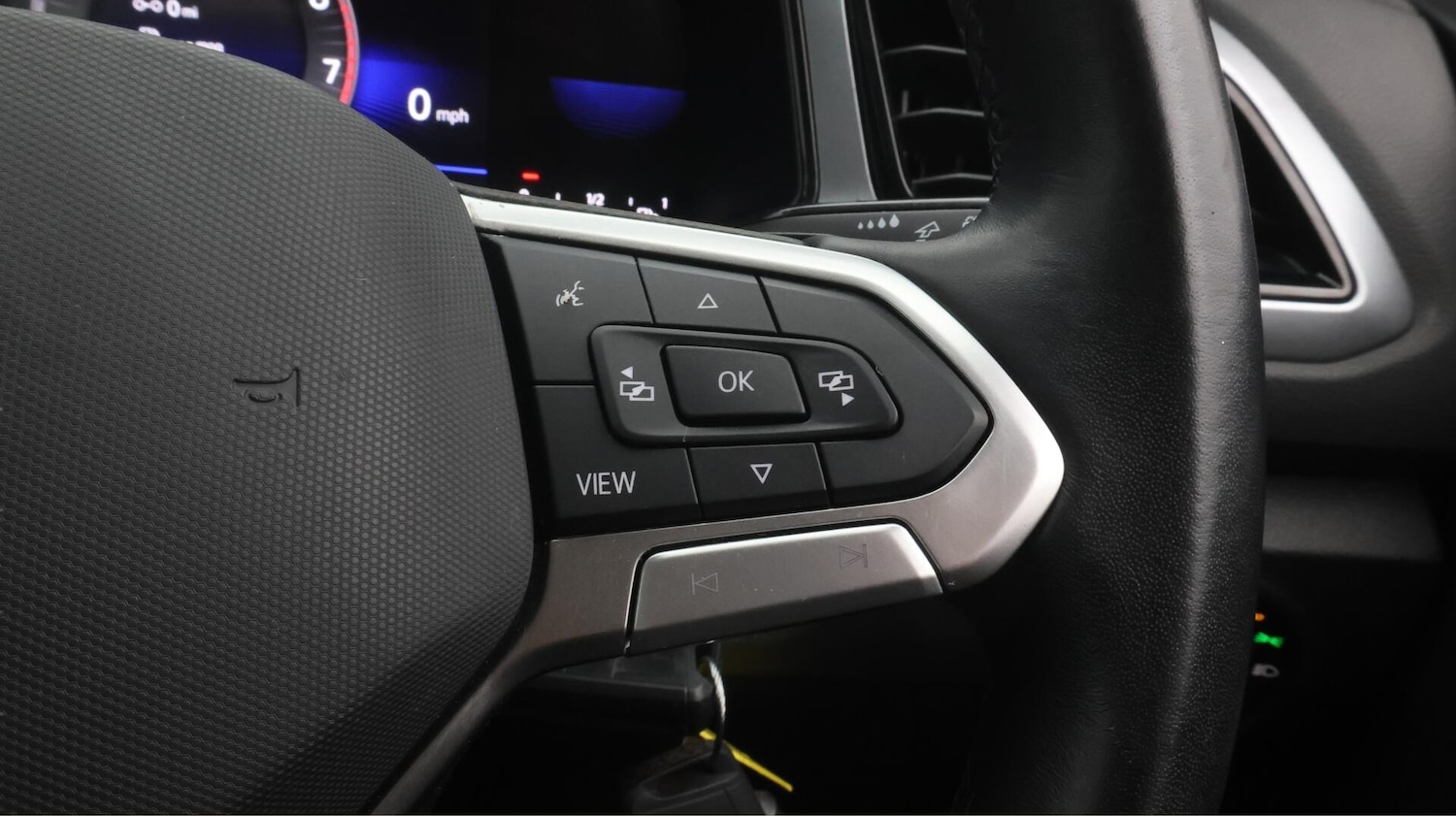 Used Volkswagen T-Roc 2022 for sale - 76688810: Photo 23