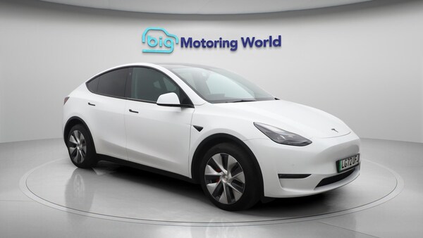 Used Tesla Model Y 2022 for sale - 76084320: Photo 2