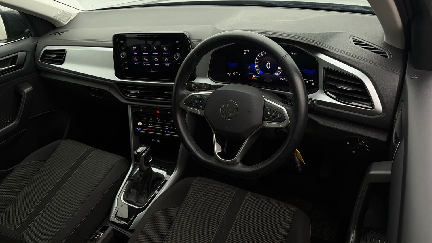 Used Volkswagen T-Roc 2023 for sale - 78159775: Photo 9