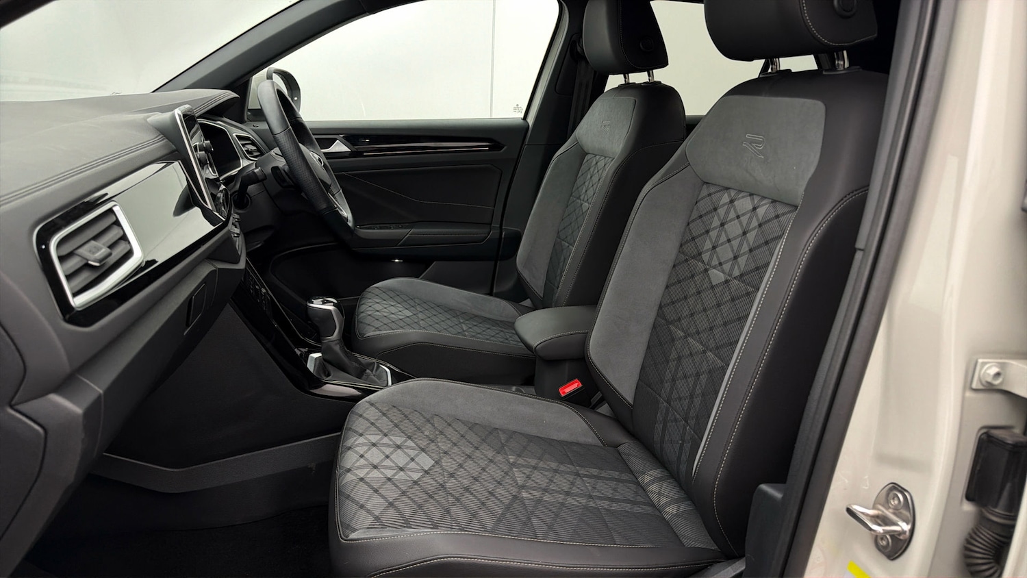 Used Volkswagen T-Roc 2023 for sale - 77961648: Photo 13